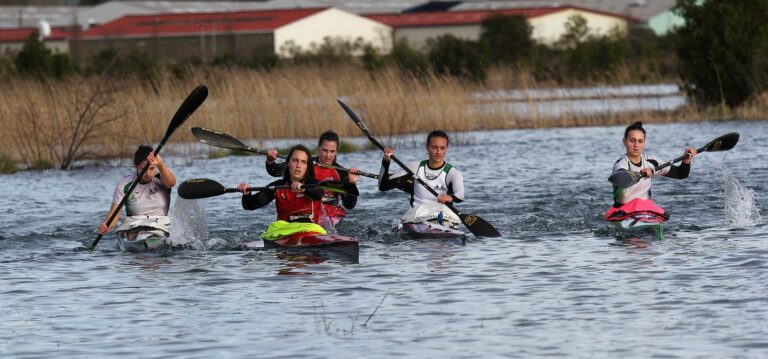 8 metales para el Piragüismo Pamplona-Iruñea Piraguismoa en el Campeonato de Euskadi